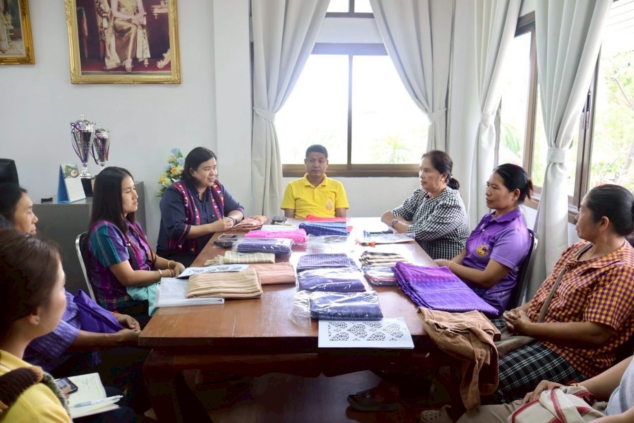 สพอ.ชาติตระการ​ ร่วมประชุมหารือเรื่องลายผ้าประจำอำเภอชาติตระการ